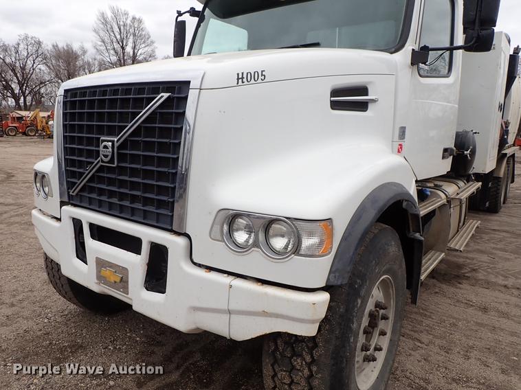 image for item DC1348 2011 Volvo VHD hydrovac truck