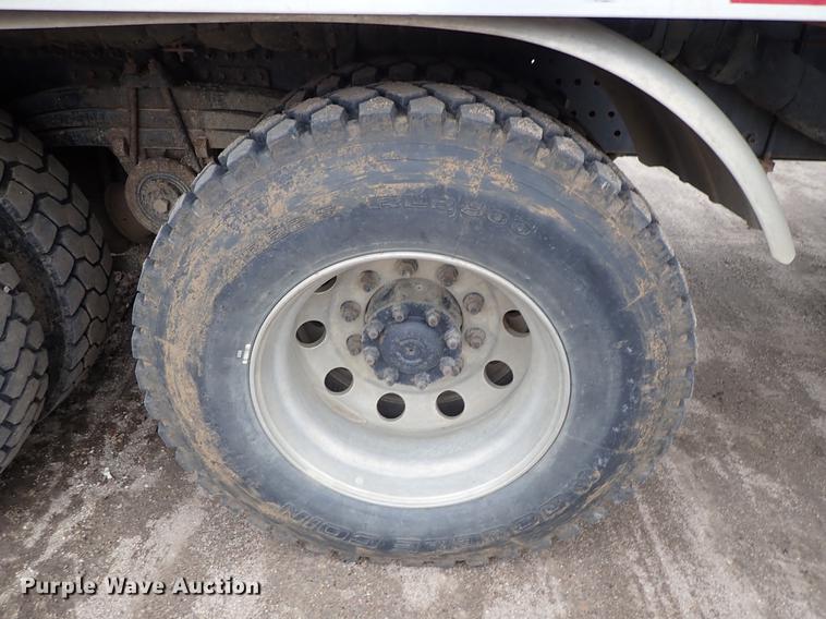 image for item DC1348 2011 Volvo VHD hydrovac truck