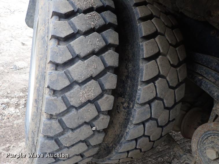 image for item DC1348 2011 Volvo VHD hydrovac truck