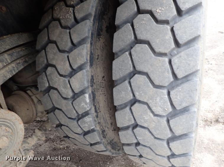 image for item DC1348 2011 Volvo VHD hydrovac truck