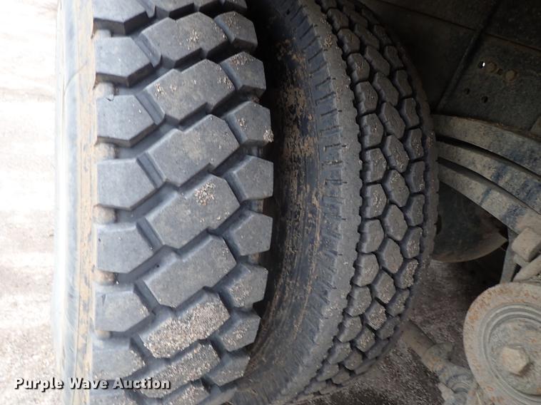 image for item DC1348 2011 Volvo VHD hydrovac truck