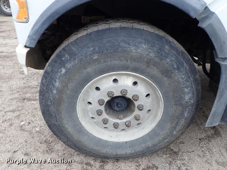 image for item DC1348 2011 Volvo VHD hydrovac truck