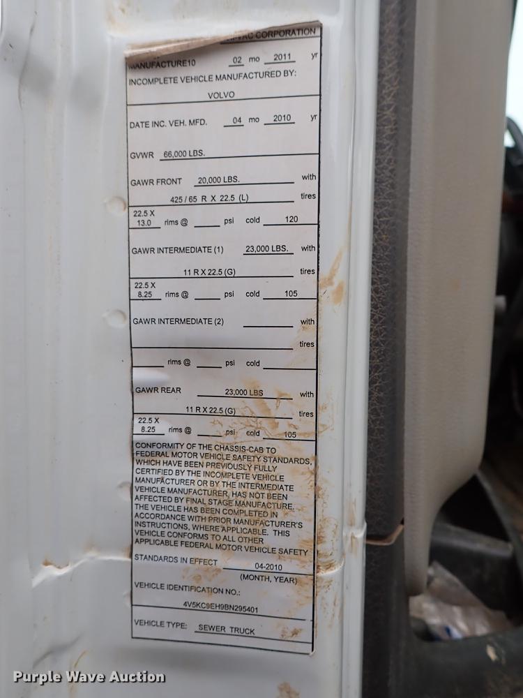 image for item DC1348 2011 Volvo VHD hydrovac truck