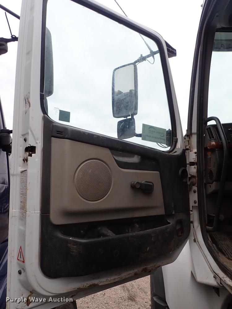 image for item DC1348 2011 Volvo VHD hydrovac truck