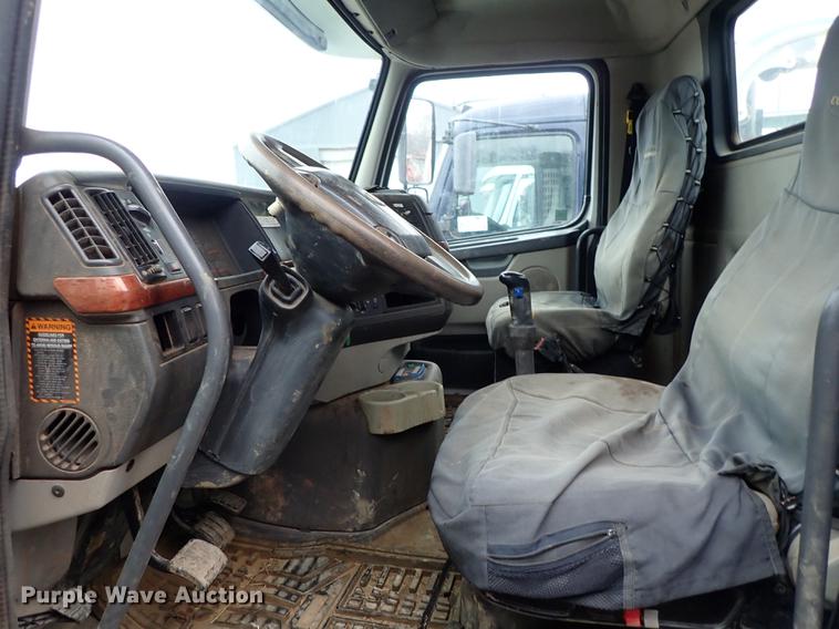 image for item DC1348 2011 Volvo VHD hydrovac truck