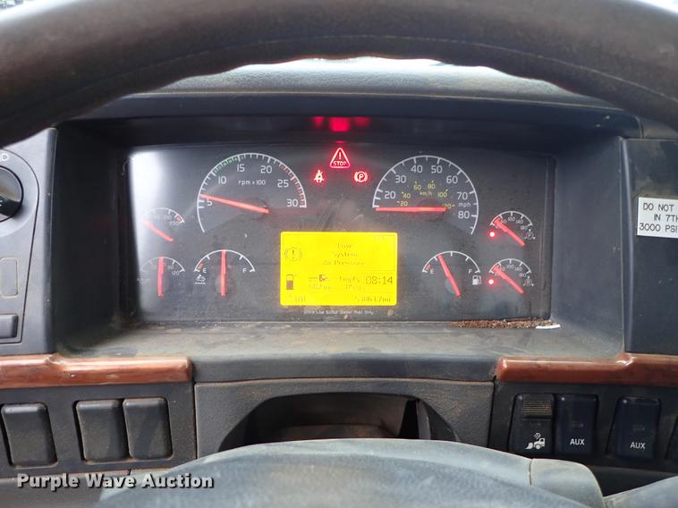 image for item DC1348 2011 Volvo VHD hydrovac truck