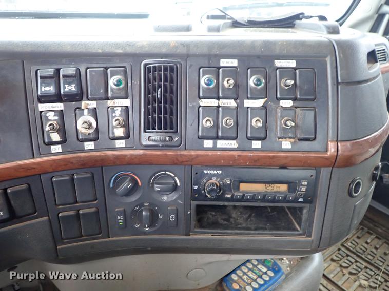 image for item DC1348 2011 Volvo VHD hydrovac truck