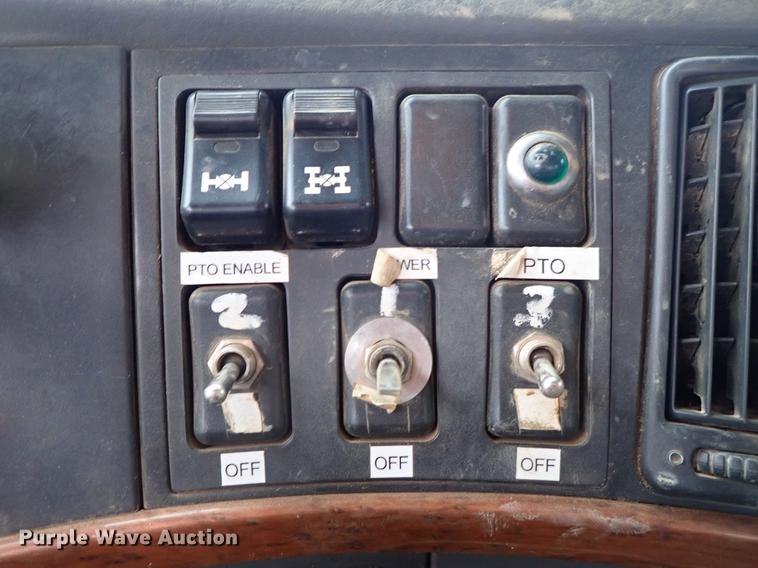 image for item DC1348 2011 Volvo VHD hydrovac truck