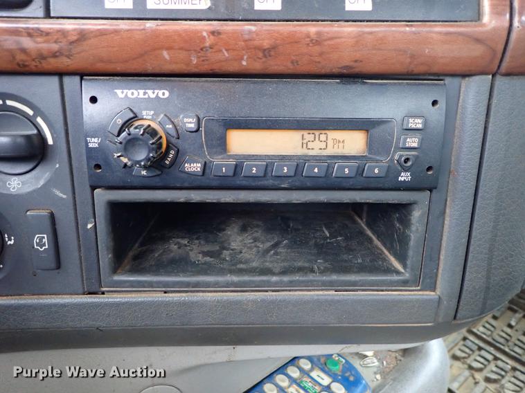 image for item DC1348 2011 Volvo VHD hydrovac truck