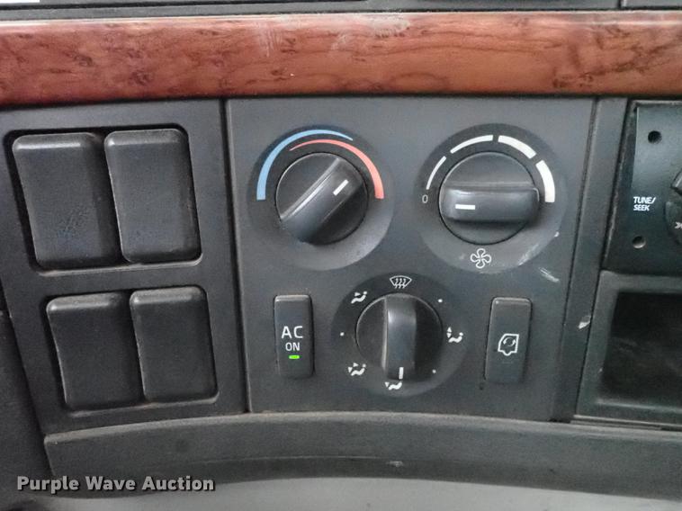 image for item DC1348 2011 Volvo VHD hydrovac truck