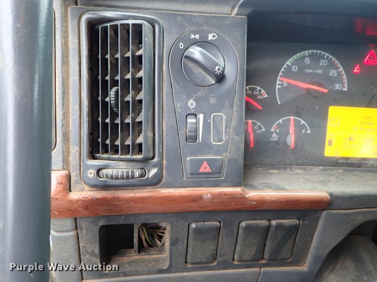 image for item DC1348 2011 Volvo VHD hydrovac truck