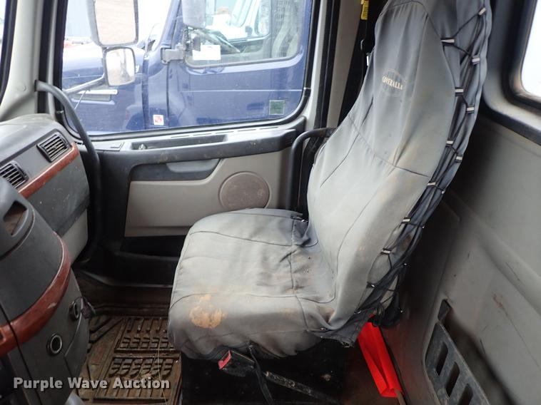 image for item DC1348 2011 Volvo VHD hydrovac truck