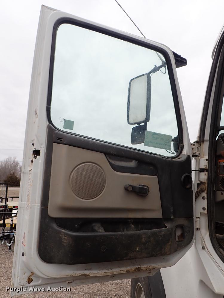 image for item DC1348 2011 Volvo VHD hydrovac truck