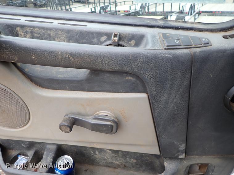 image for item DC1348 2011 Volvo VHD hydrovac truck