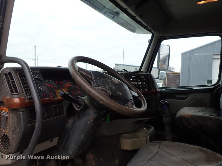 image for item DC1348 2011 Volvo VHD hydrovac truck