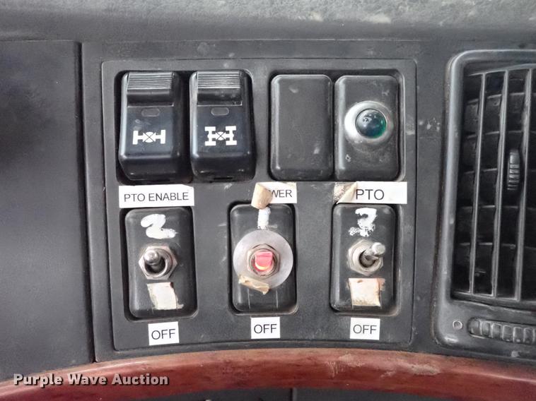 image for item DC1348 2011 Volvo VHD hydrovac truck