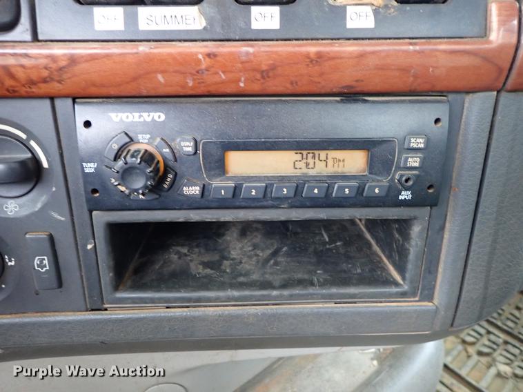 image for item DC1348 2011 Volvo VHD hydrovac truck