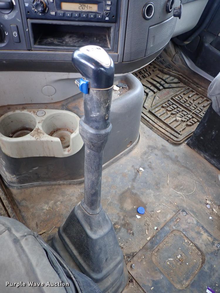 image for item DC1348 2011 Volvo VHD hydrovac truck