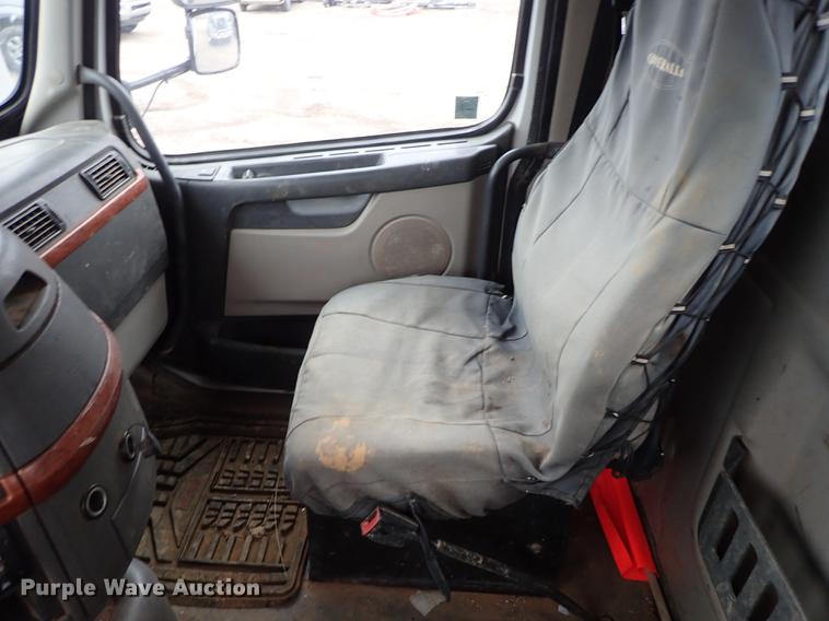 image for item DC1348 2011 Volvo VHD hydrovac truck