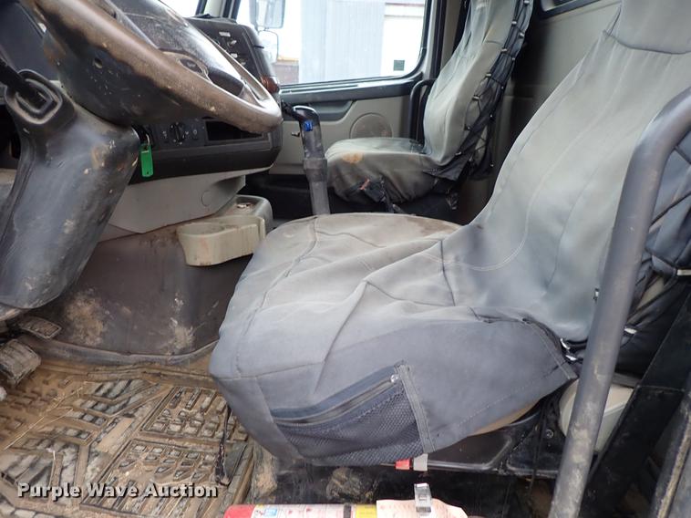 image for item DC1348 2011 Volvo VHD hydrovac truck