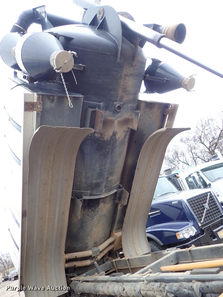 image for item DC1348 2011 Volvo VHD hydrovac truck