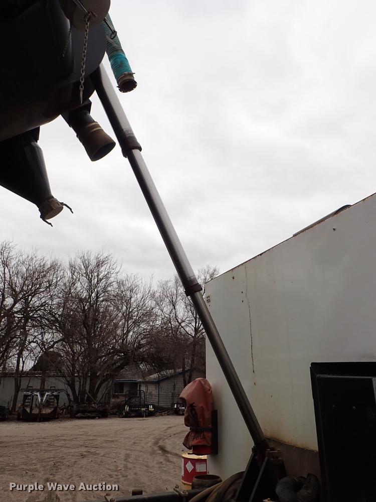 image for item DC1348 2011 Volvo VHD hydrovac truck