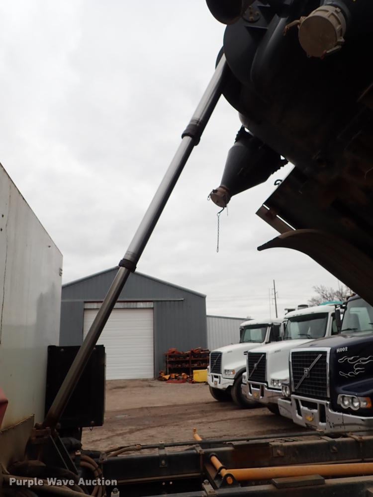 image for item DC1348 2011 Volvo VHD hydrovac truck