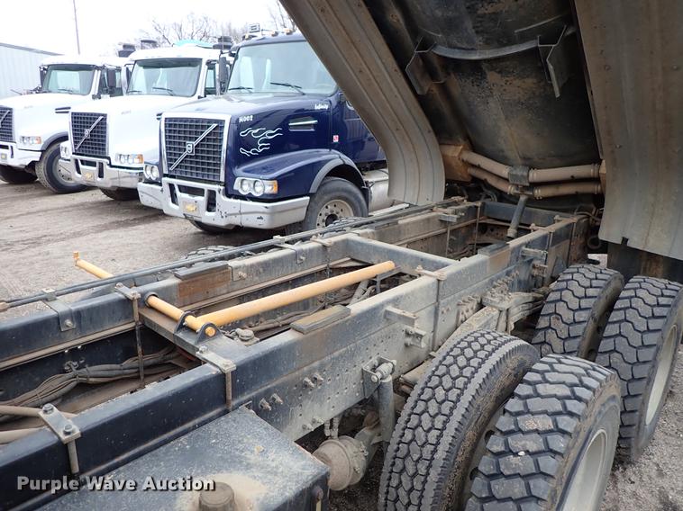 image for item DC1348 2011 Volvo VHD hydrovac truck