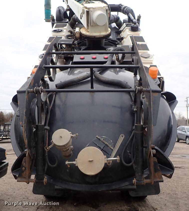 image for item DC1348 2011 Volvo VHD hydrovac truck