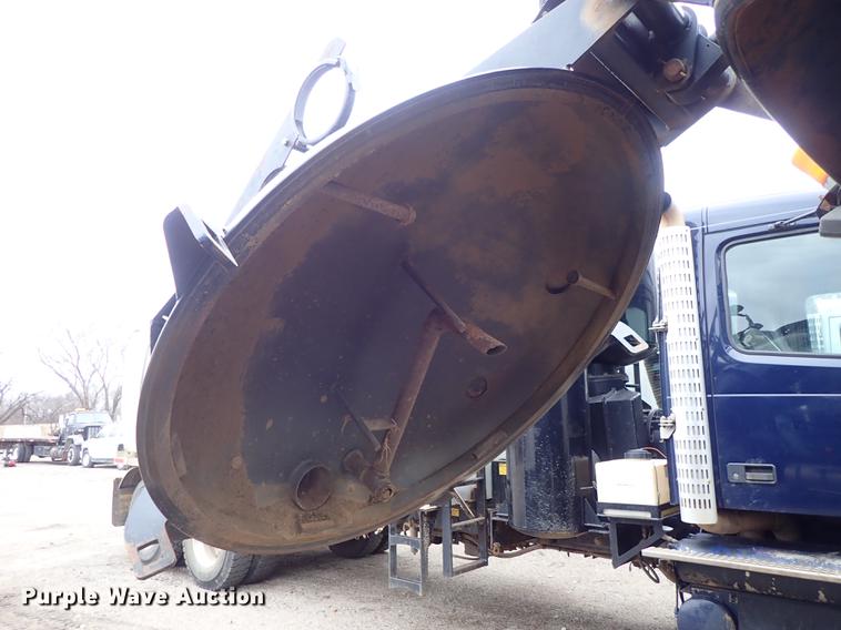 image for item DC1348 2011 Volvo VHD hydrovac truck