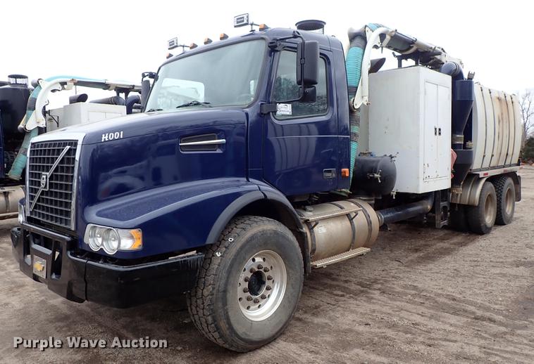 image for item DC1349 2008 Volvo VHD hydrovac truck