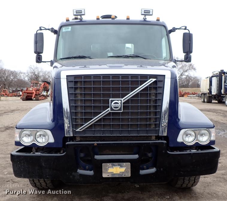 image for item DC1349 2008 Volvo VHD hydrovac truck