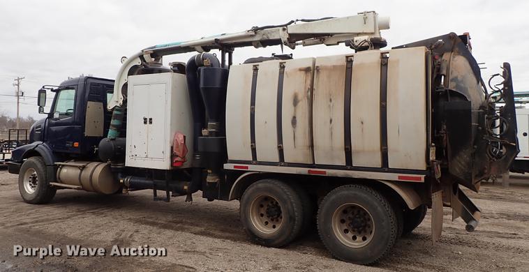 image for item DC1349 2008 Volvo VHD hydrovac truck