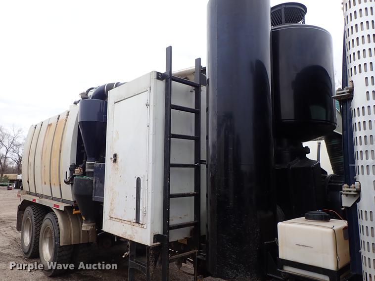 image for item DC1349 2008 Volvo VHD hydrovac truck