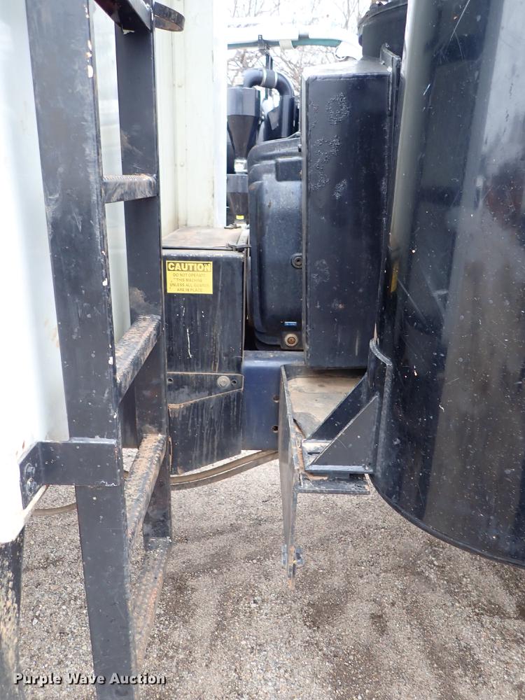 image for item DC1349 2008 Volvo VHD hydrovac truck