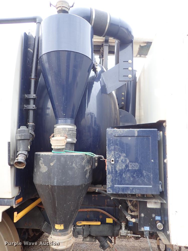 image for item DC1349 2008 Volvo VHD hydrovac truck