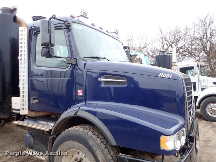 image for item DC1349 2008 Volvo VHD hydrovac truck