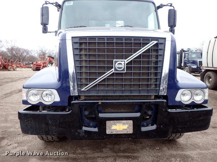 image for item DC1349 2008 Volvo VHD hydrovac truck