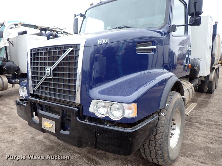 image for item DC1349 2008 Volvo VHD hydrovac truck