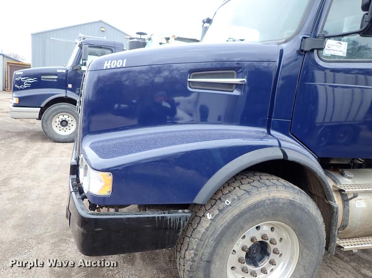 image for item DC1349 2008 Volvo VHD hydrovac truck