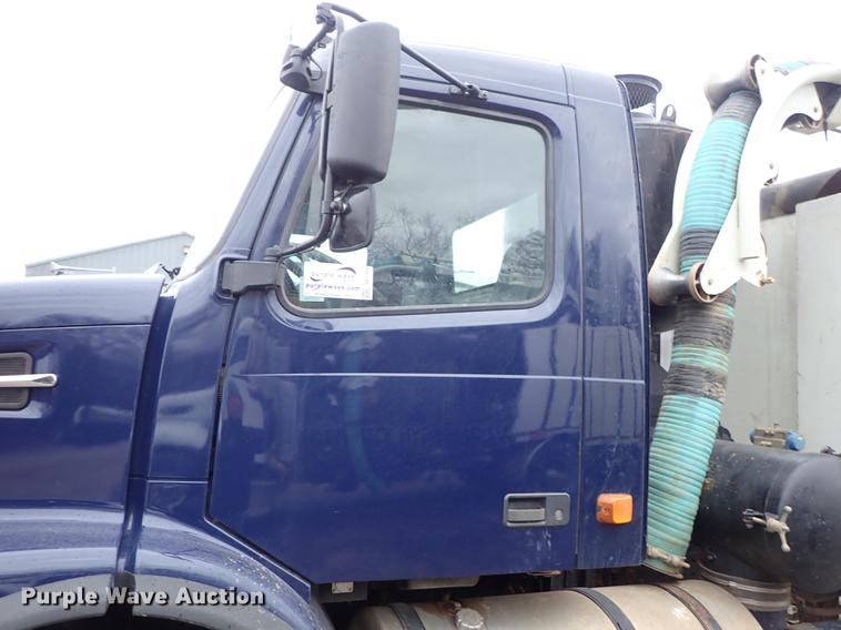image for item DC1349 2008 Volvo VHD hydrovac truck