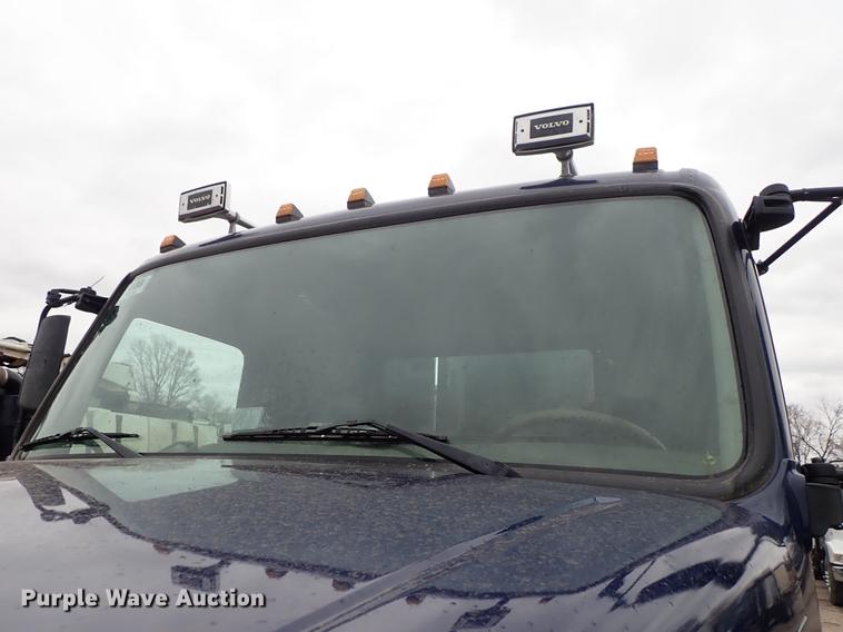 image for item DC1349 2008 Volvo VHD hydrovac truck