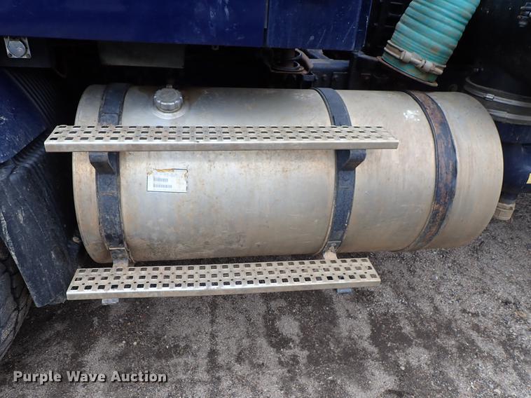 image for item DC1349 2008 Volvo VHD hydrovac truck