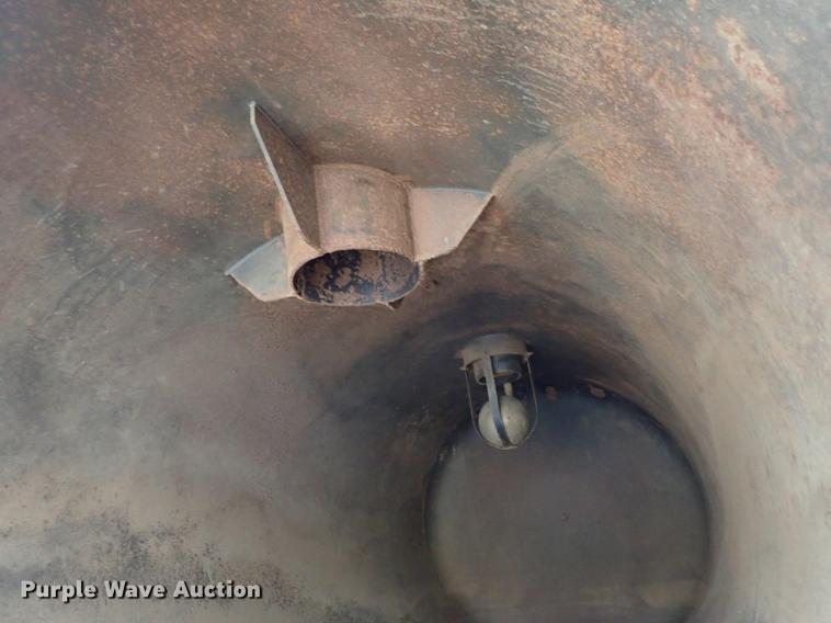 image for item DC1349 2008 Volvo VHD hydrovac truck