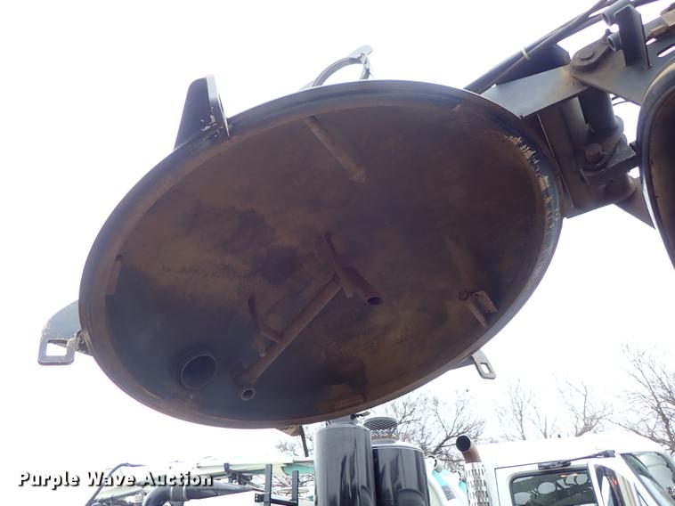 image for item DC1349 2008 Volvo VHD hydrovac truck