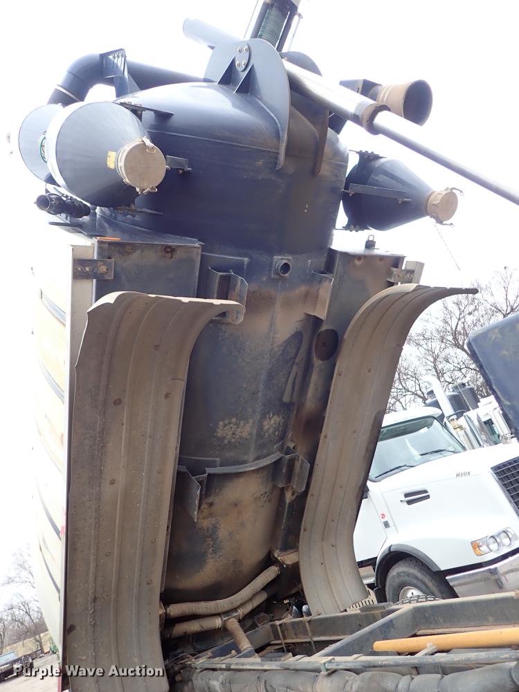 image for item DC1349 2008 Volvo VHD hydrovac truck