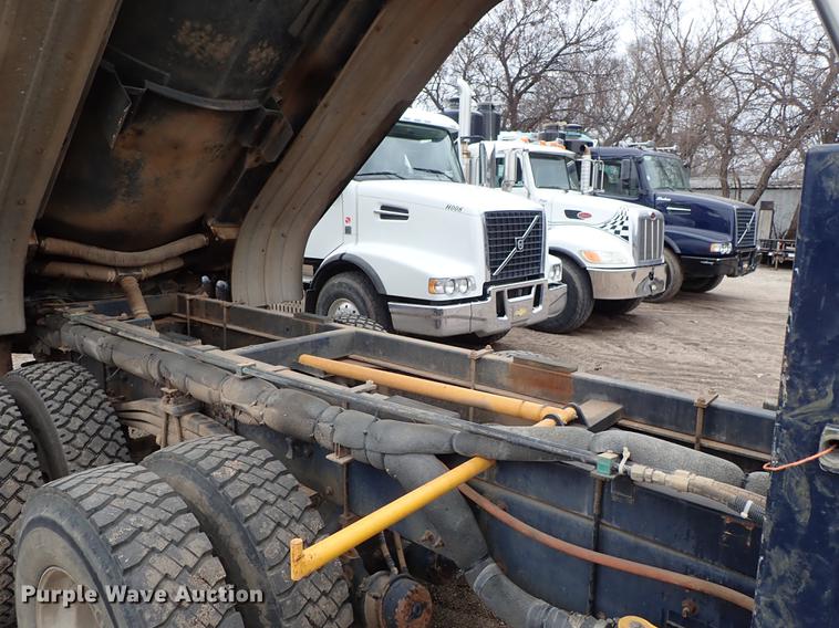 image for item DC1349 2008 Volvo VHD hydrovac truck