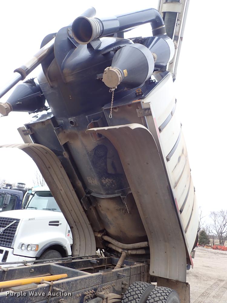 image for item DC1349 2008 Volvo VHD hydrovac truck