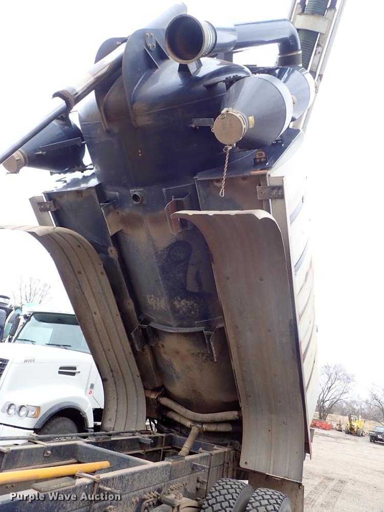 image for item DC1349 2008 Volvo VHD hydrovac truck