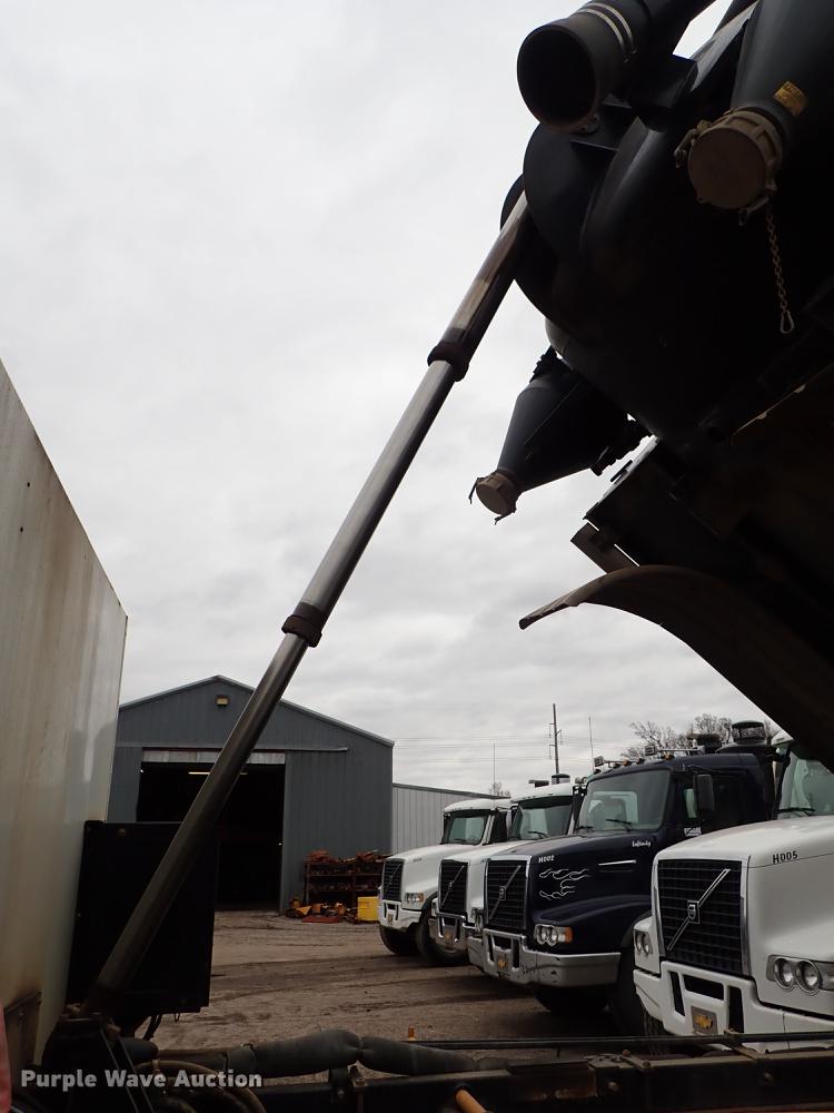 image for item DC1349 2008 Volvo VHD hydrovac truck